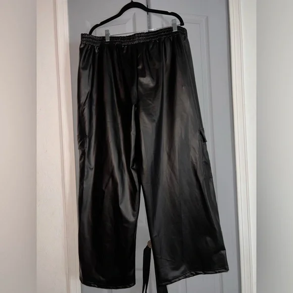 🖤NWT 3rd + Malt Black Faux Leather wide leg pants size 2X - Picture 6 of 6